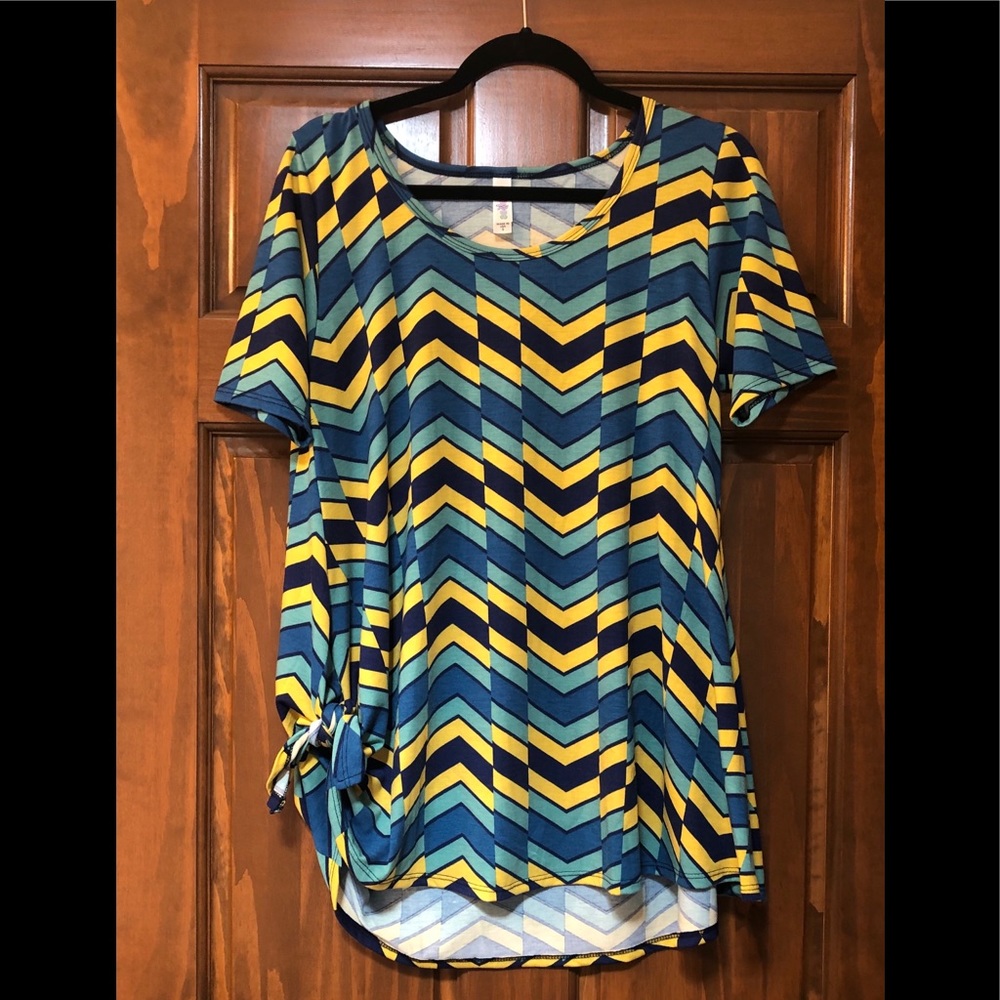 NWT LuLaRoe Perfect T - Fractured Chevron pattern